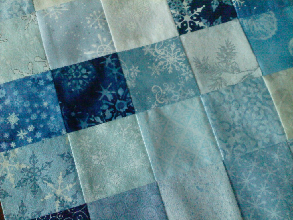 How to strip piece small squares for a quilt border - www.quiltaddictsanonymous.com