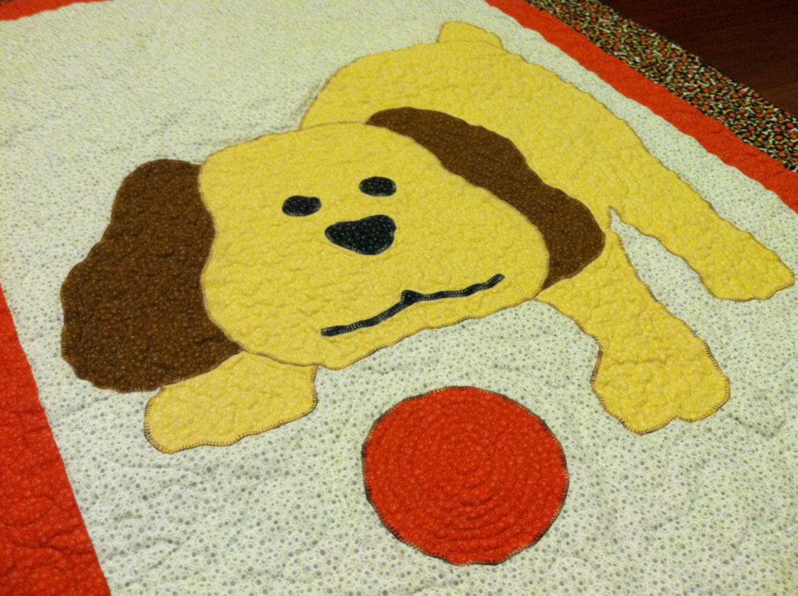 Puppy Love applique baby quilt, www.quiltaddictsanonymous.com