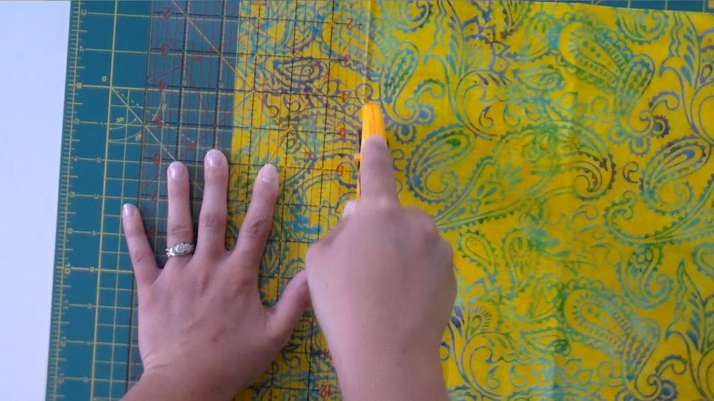 How to cut strips for quilting Quilt Addicts Anonymous